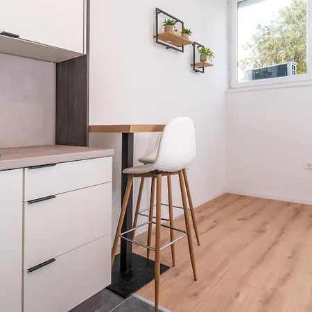 App Mateo - 700m From The Sea פולה